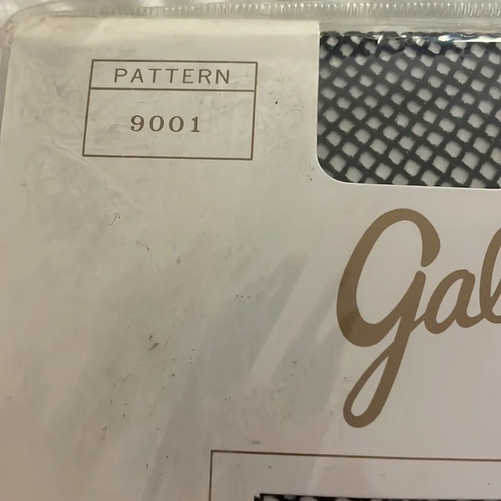 VNTG Galleria by Pailing Co Fishnet Fashion Pantyhose OS Pattern 9001 Deadstock